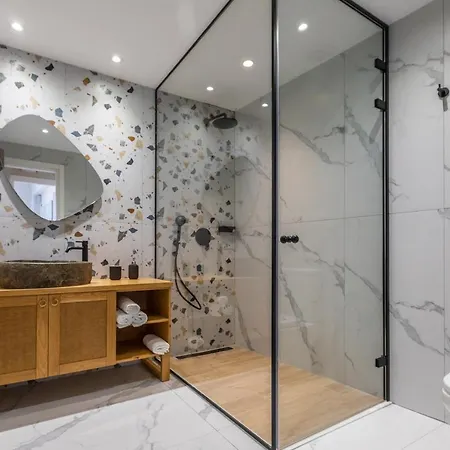 Moncasa Al Centro * Lixouri